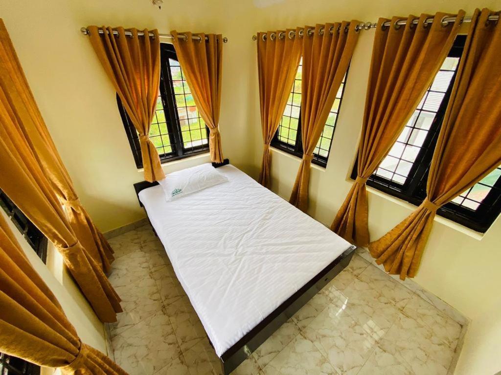 Bob Lesiure Hotel Ooty Exterior photo